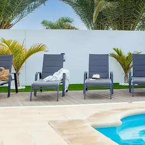 villa-orcades-close-to-town-center-pool-a-c.in-canary-islands.com/